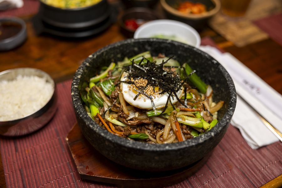 불고기 돌솥 비빔밥 Bulgogi Dolsot Bibimbap (Craig LaBan / Inquirer)