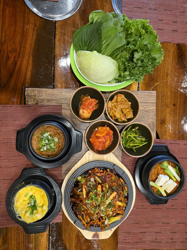 제육 쌈밥 정식 Jeyuk Ssambap Jeongshik